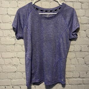 18) Avia Athletic Shirt Size Large